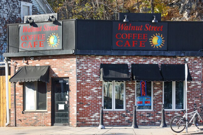 The Walnut Street Cafe offers lots of breakfast foods to go for visitors in Upper Walnut Street.