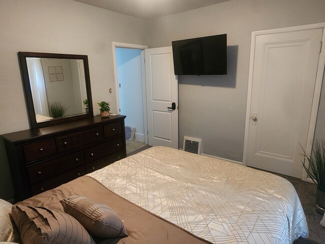 369 E Tuscarawas Ave, Barberton, OH 44203 - photo 6