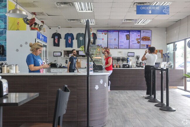 Buena Ventura Lakes locals can hit Taino's Bakery for goods and dining.