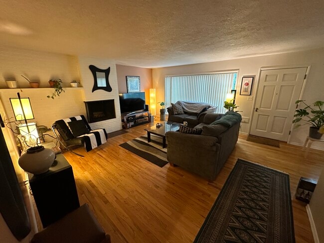 3839 SW Marigold St unit 3839 SW Marigold st, Portland, OR 97219 - photo 7