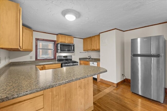 114-116-116 S Champlain St unit 2, Burlington, VT 05401 - photo 7