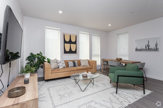 2BR, 2BA - 987SF