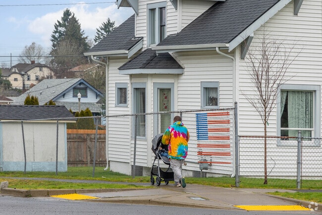 Folks love to take a stroll along the wide, sidewalk-lined streets of Eastside.