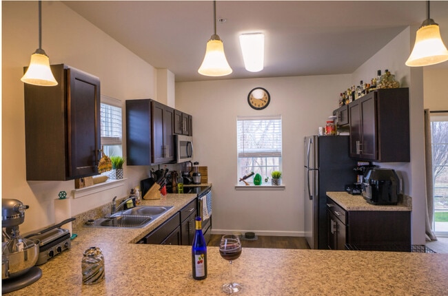 3BR, 2.5BT - 1715SF - dining room