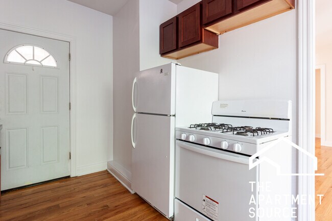 3824 N Fremont St unit 2, Chicago, IL 60613 - photo 6