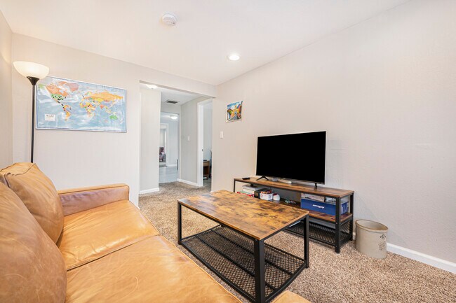 4616 Tracy Ave unit 1, Kansas City, MO 64110 - photo 7