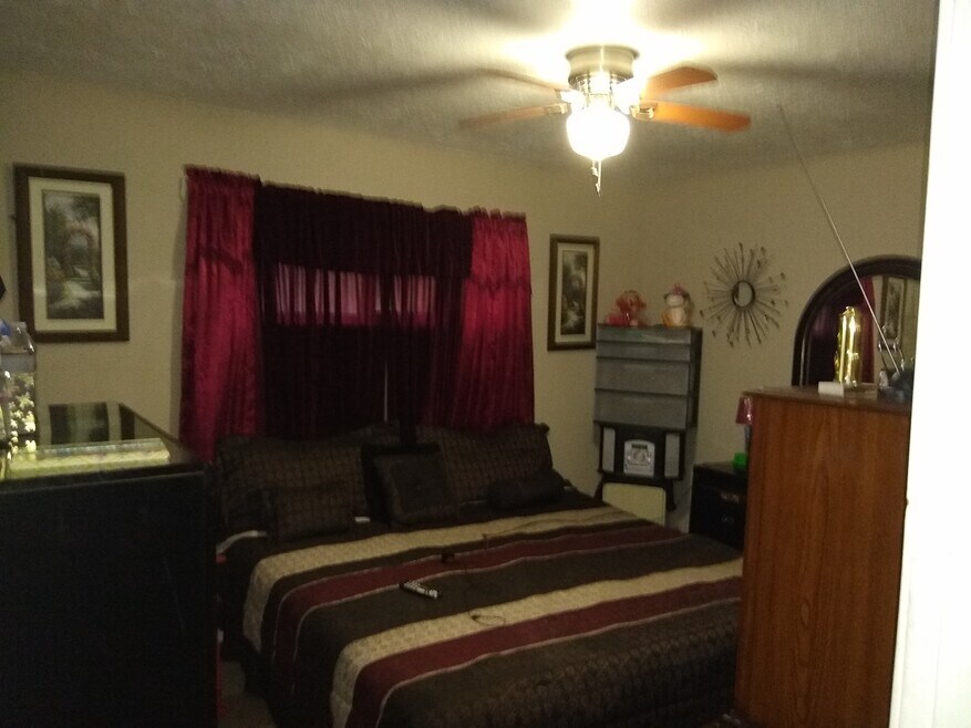 5014 Mallow St unit 4, Houston, TX 77033 - photo 1