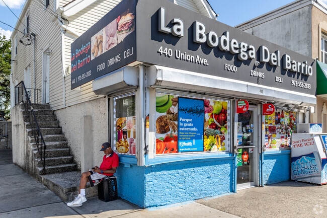 La Bodega Del Barrio serves Totowa Section with fresh groceries and neighborhood deli staples.