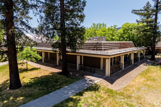 Saint Helena High School offers a large campus, with numerous sports facilities in Saint Helena.