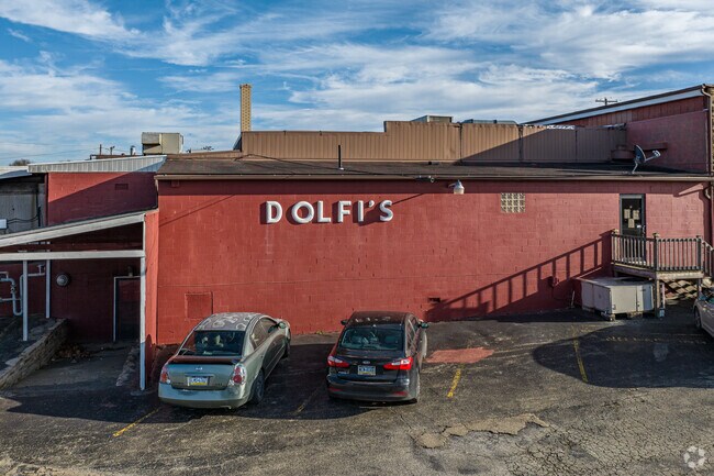 Dolfi's Restaurant is a popular place for dinner and drinks with family.