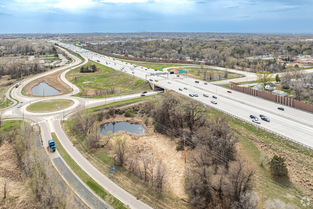 Rice Creek-Brookside offers convenient access to I35W and downtown Minneapolis.