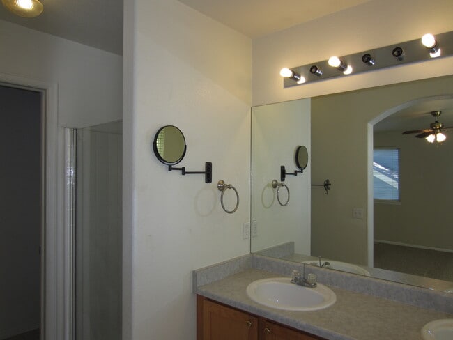 10761 Cook Ct, Northglenn, CO 80233 - photo 3