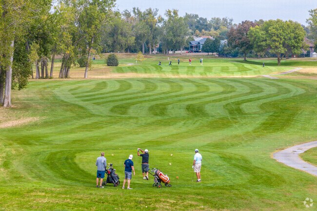 The easily accessible Shoreline Golf Course offers lakeside holes near Binney Wirt Spencer.