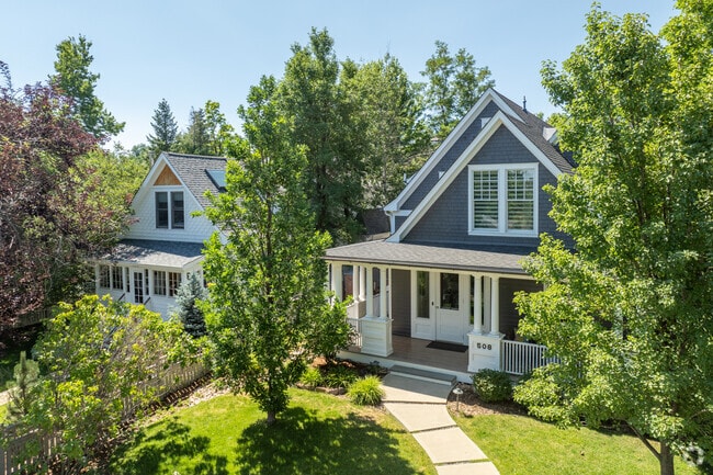 Victorian homes line the streets of Goss-Grove.