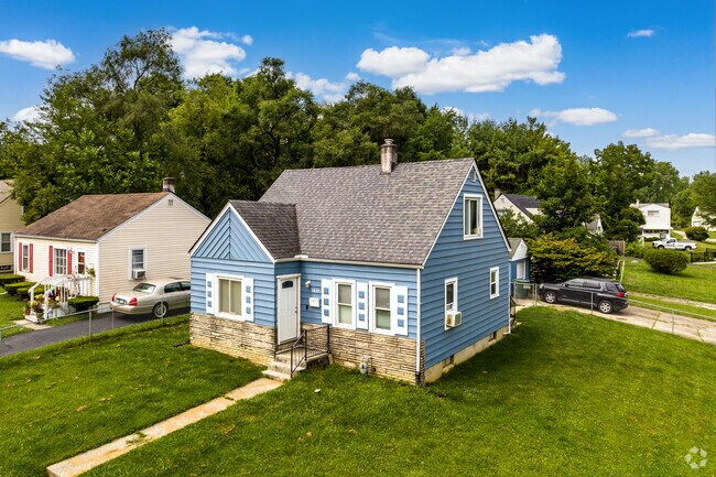Argyle Park features bungalow, cape cod, and ranch homes.
