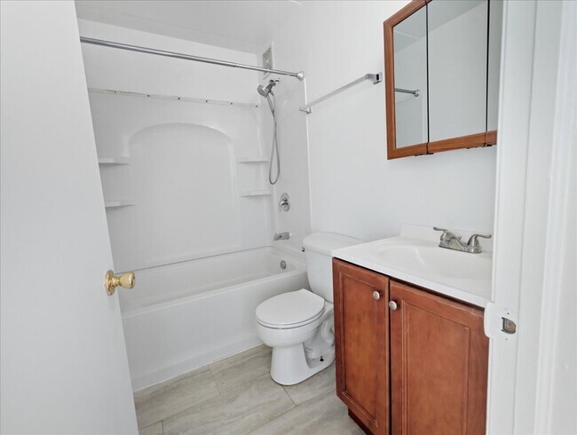 350 S Main St unit 12, Wauconda, IL 60084 - photo 5