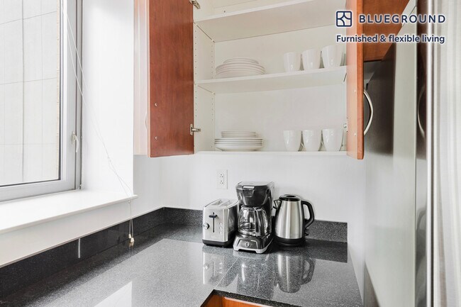 222 E 34th St unit FL18-ID2158, New York, NY 10016 - photo 7