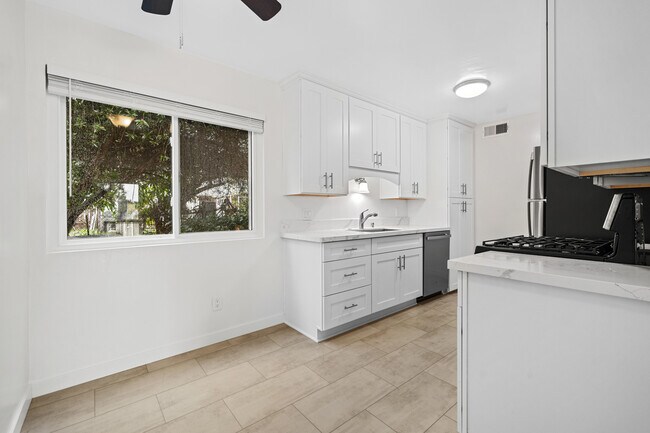 2020 Rodney Dr unit 3, Los Angeles, CA 90027 - photo 7