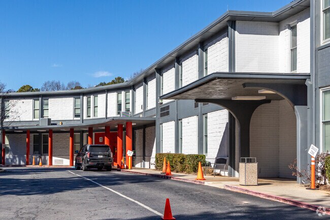 The Main Street Lower Academy has a student-teacher ratio of 16 to 1.