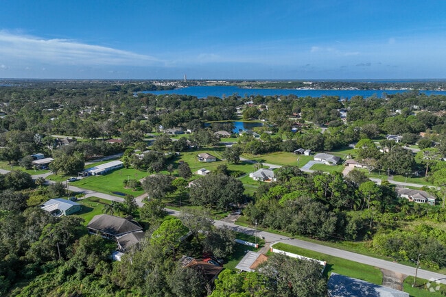 Highlands Park Estates is a lakefront community in Sebring, FL.
