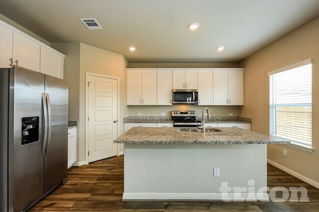 13507 Paxton Blvd, Saint Hedwig, TX 78152 - photo 5