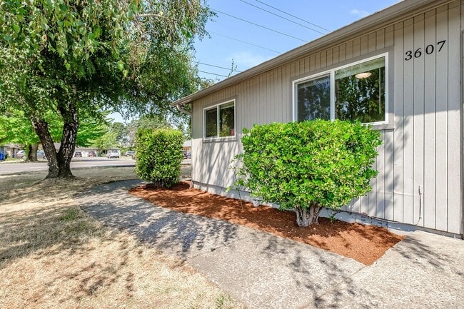 3609 White Oak Ct NE, Salem, OR 97305 - photo 2