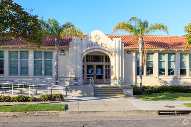The main entrance to Naples Bayside Academy in Naples, Long Beach CA.