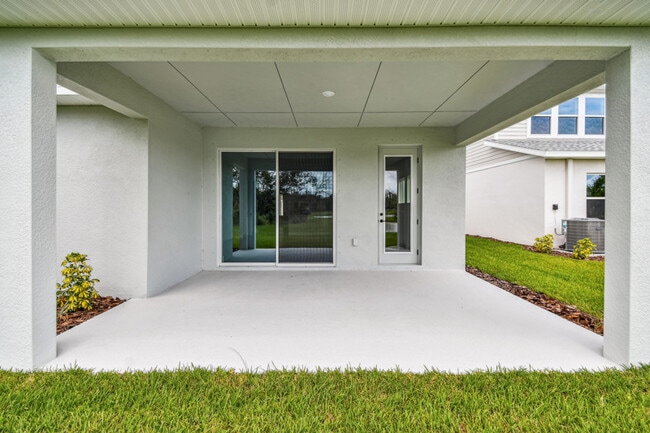 10648 Crescent Creek Crossing, Parrish, FL 34219 - photo 3