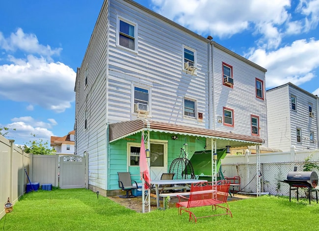 5-36 B 72 St, Far Rockaway, NY 11692 - photo 3