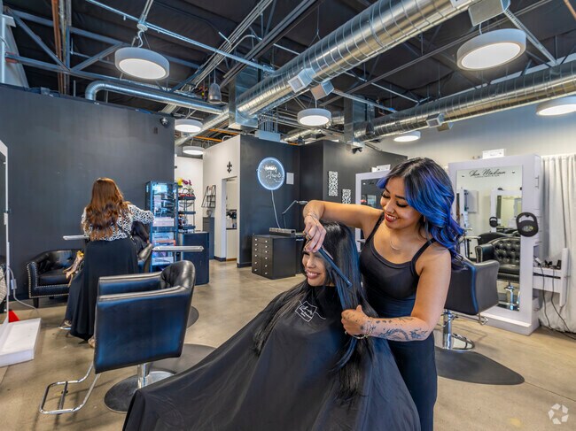 Shea Madison's team of professionals ensures that every guest from Charleston Estates receives tailored services that highlight their unique beauty.