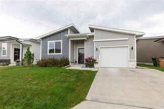 1421 NE Little Beaver Dr, Grimes, IA 50111