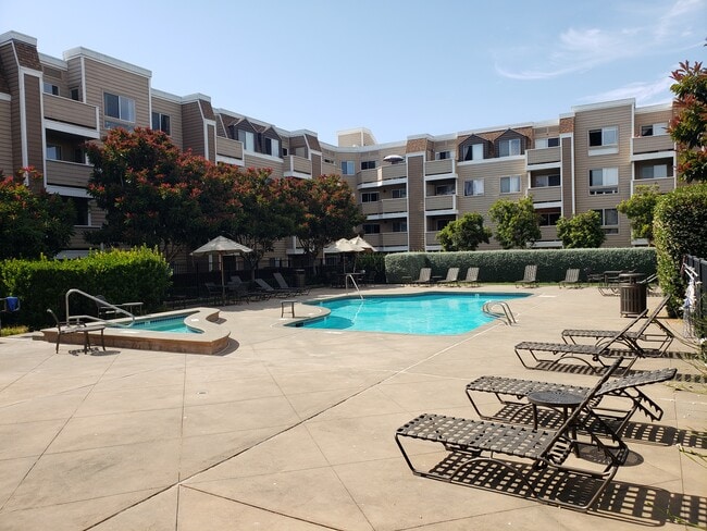 Bridgewater unit 2119, Emeryville, CA 94608 - photo 2