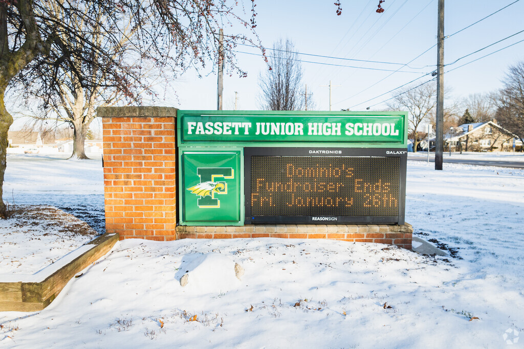 Fassett Junior High School welcomes all.