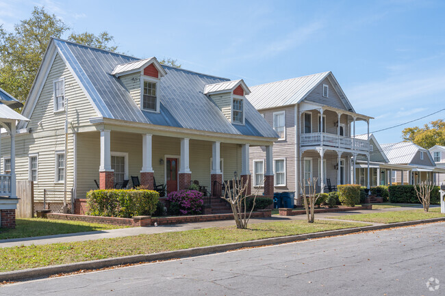 In the shade of the New Town, moss-draped Spanish oaks lay late 19th-century cottages.