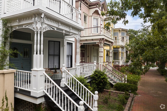 Historic homes line the streets around downtown Savannah.