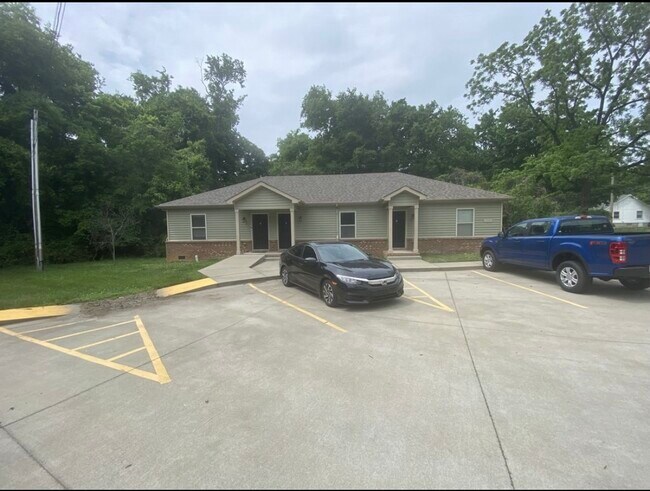 798 Martin St unit A, Clarksville, TN 37040 - photo 2