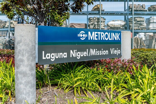 The Laguna Niguel/Mission Viejo Metrolink station near Colinas de Capistrano offers a convenient commute across Orange County.