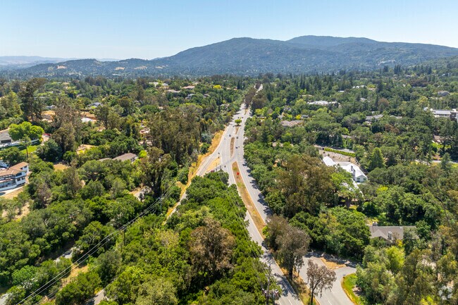 Nestled in a peaceful and prestigious enclave, the homes in Glen Una offer exclusivity and breathtaking surroundings.