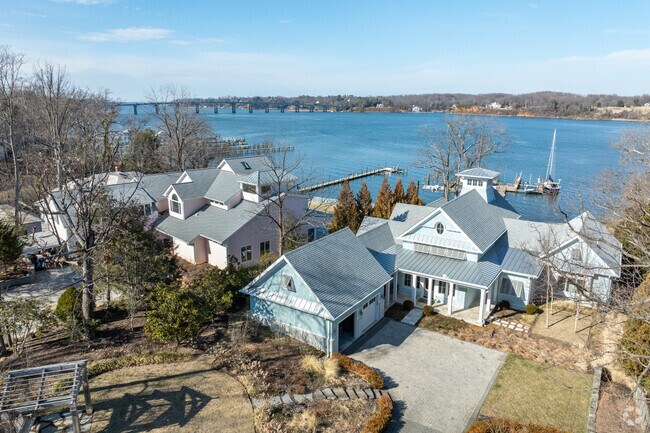 There are many large water front homes in West Annapolis-Wardour.