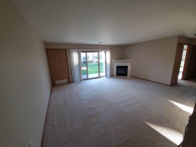 967 Roseland Dr unit 2, Kewaskum, WI 53040 - photo 3