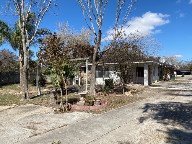 613 E Expressway 83, La Feria, TX 78559 - photo 3