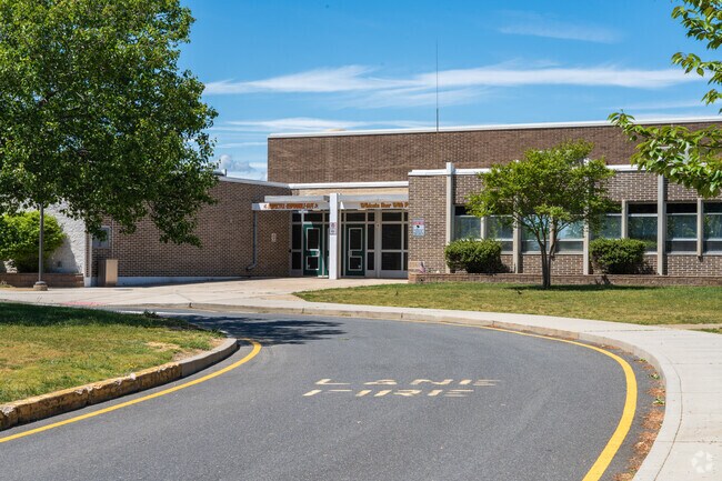 Walnut Street Elementary School
in Toms River has a 14-1 student teacher ratio.
