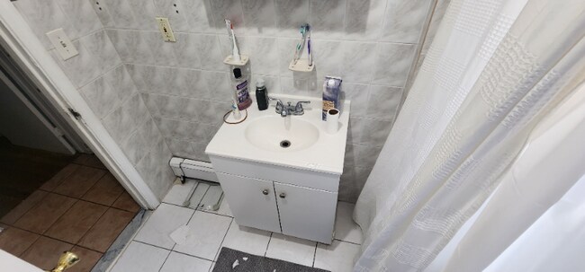 632 Adams Ave unit 2nd floor rear, Elizabeth, NJ 07201 - photo 4