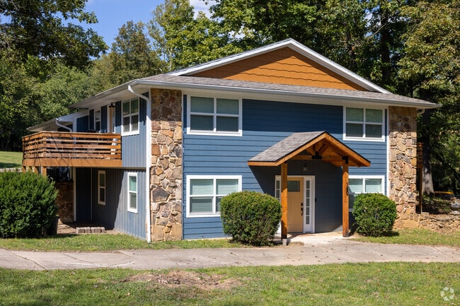 West Branson waterfront homes often feature stone accents and exposed wood beams to give them a cabin-like feel.
