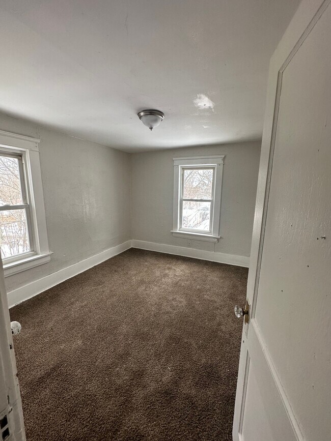 872 E Crosier St, Akron, OH 44306 - photo 3