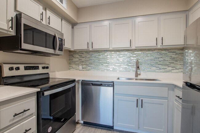 Sofia Apartments, Tempe, AZ 85283 - photo 2