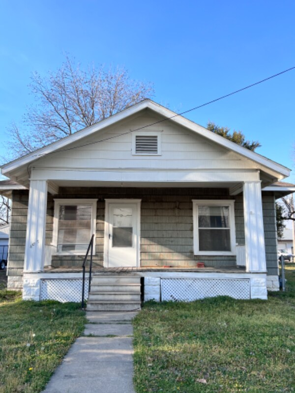 2025 E 3rd Ave, Caney, KS 67333