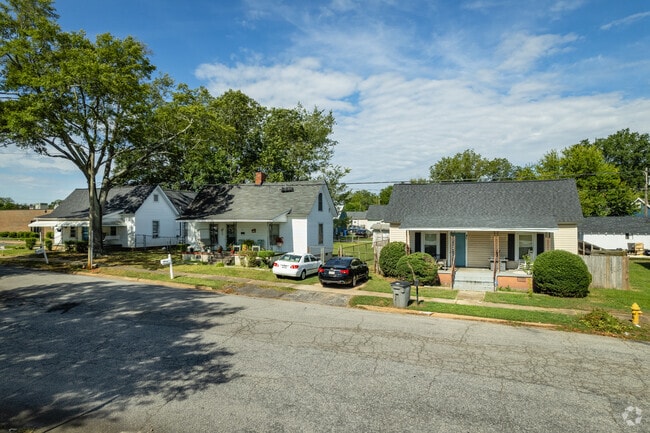 Most homes in Dunean are ranch-style houses and bungalows.