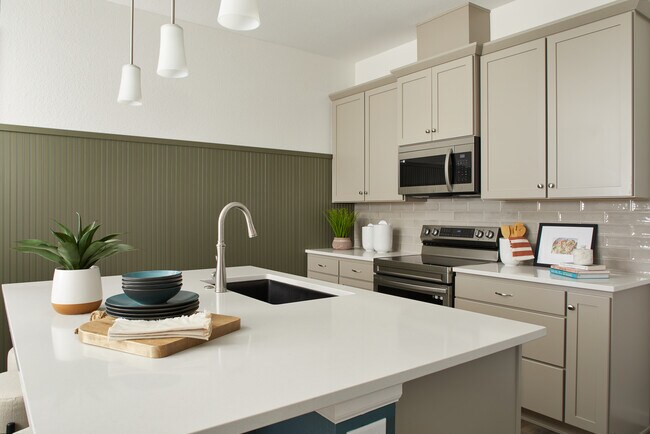 Gateway Commons, Vyktorea I Plan unit 36598965, Denver, CO 80249 - photo 4