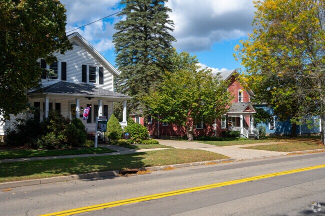 Typically, homes in Perrysburg sell for between $100,000 and $450,000.